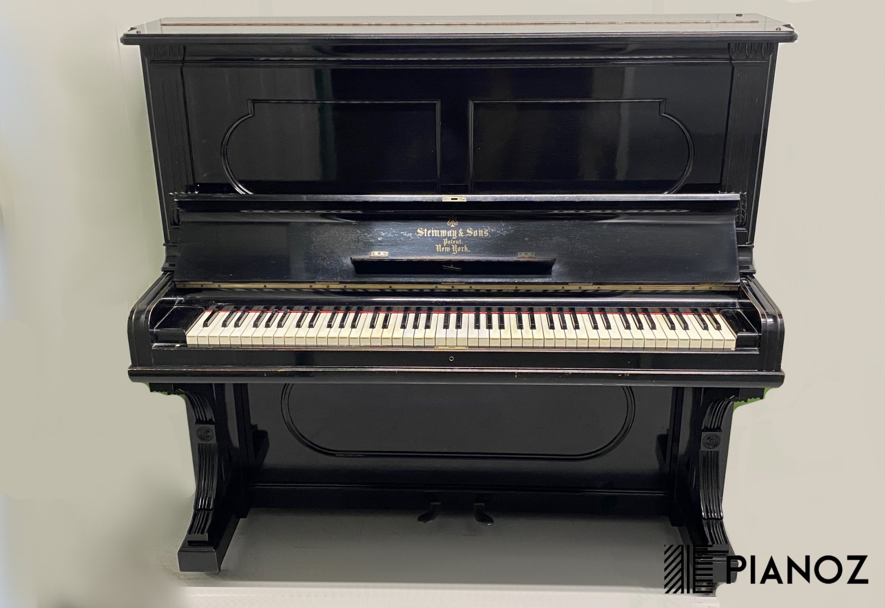 Piano Tegak Hitam dijual di InggrisPiano Tegak Hitam dijual di Inggris  