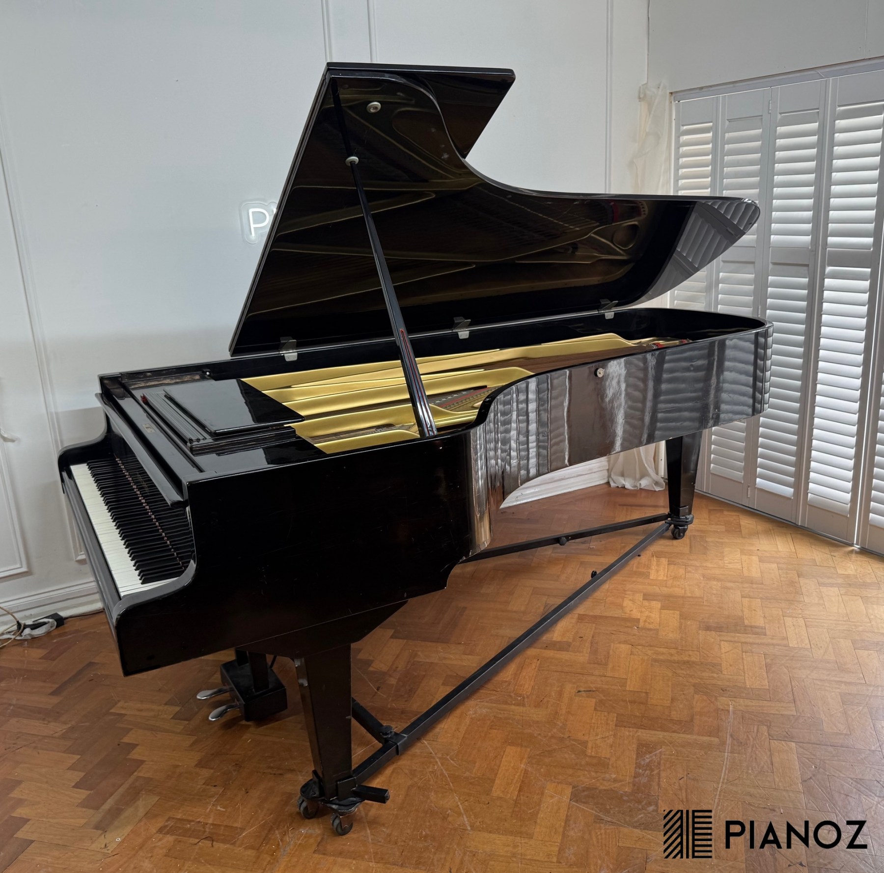 Estonia 9ft Concert Grand piano for sale in UK