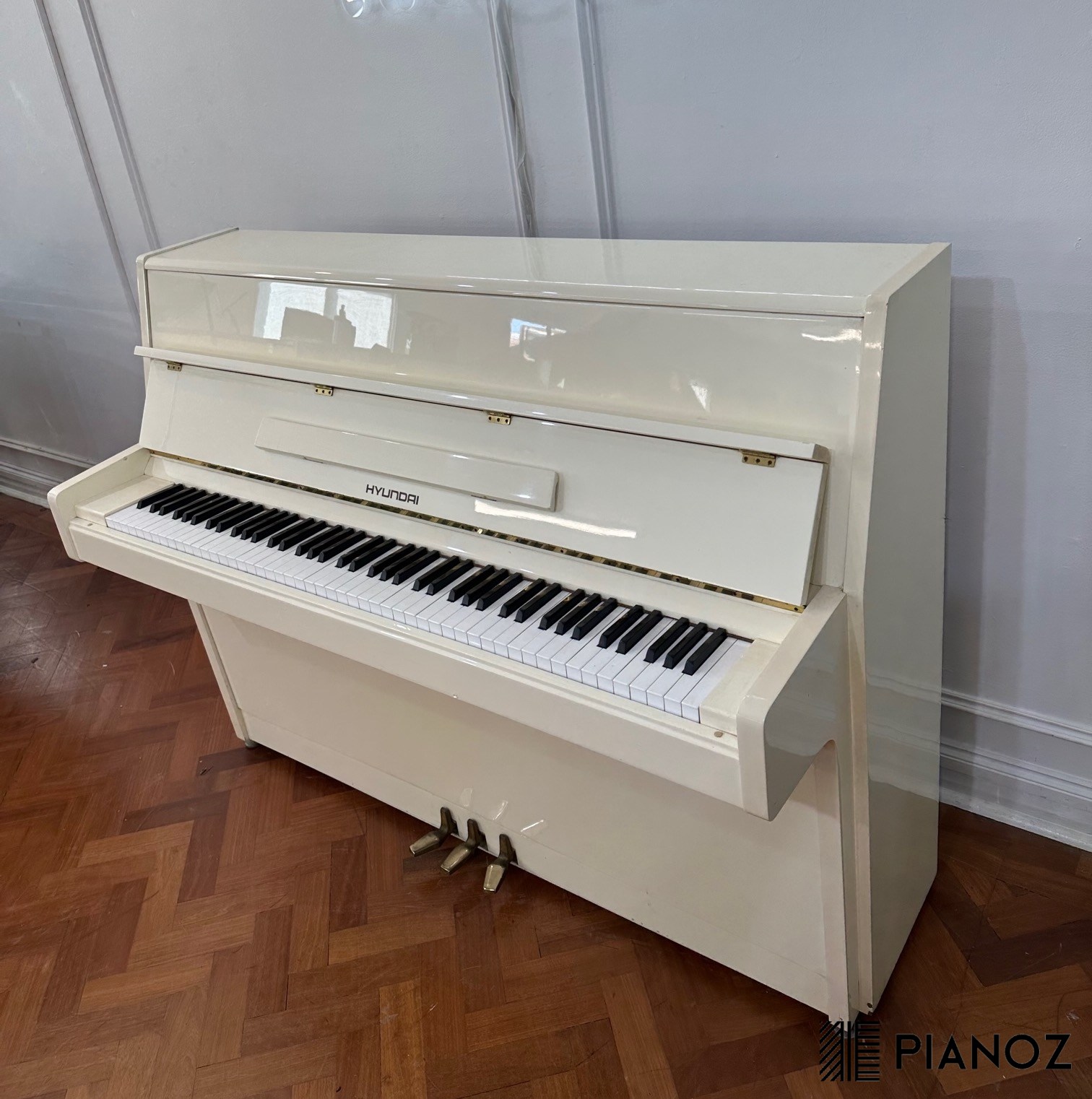 Hyundai White Upright Piano piano for sale in UK