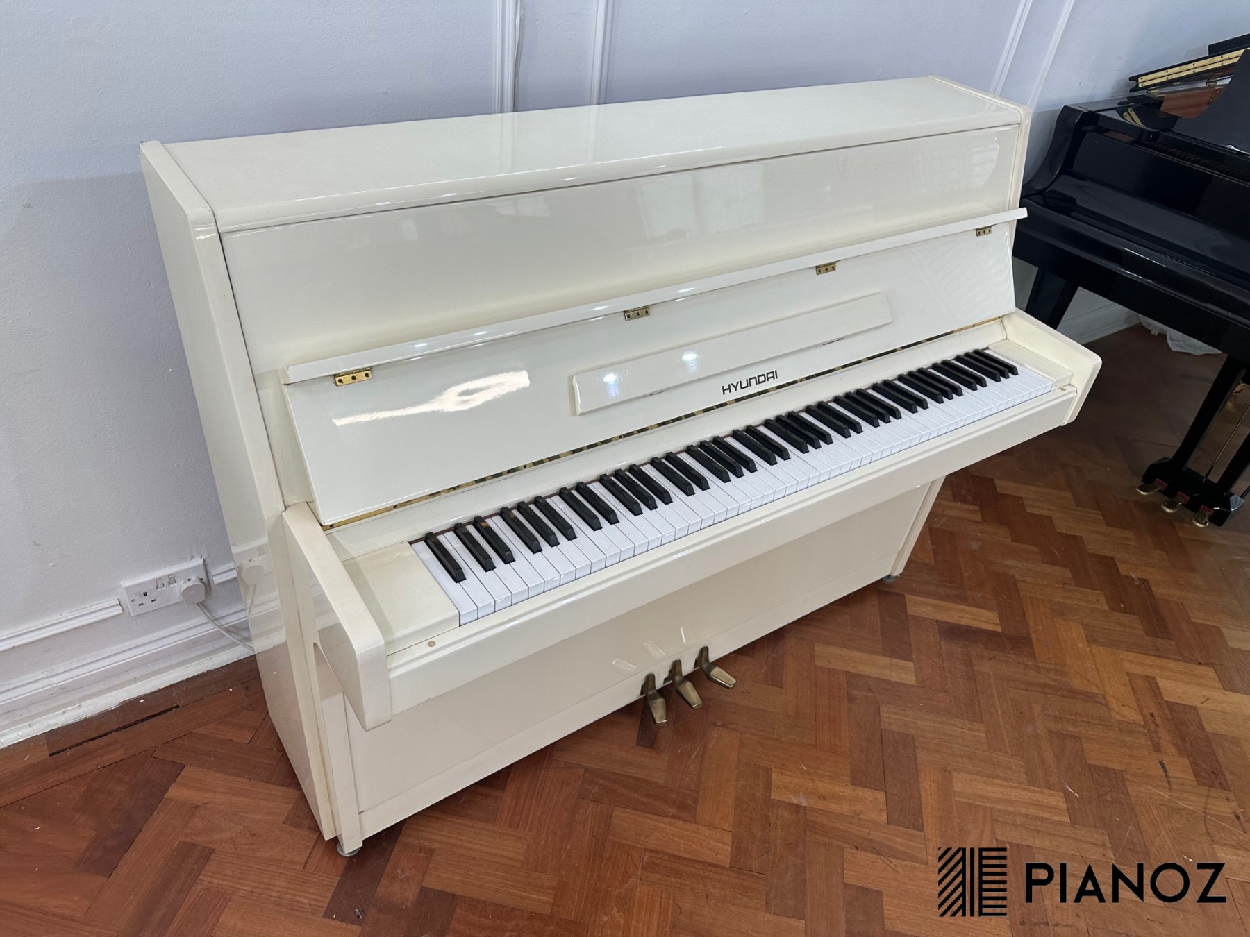 Hyundai White Upright Piano piano for sale in UK